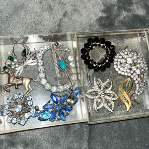 Vintage pin and brooch lot